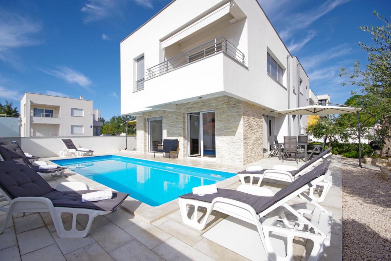 Apartment Laura ปริฟลากา ภายนอก รูปภาพ