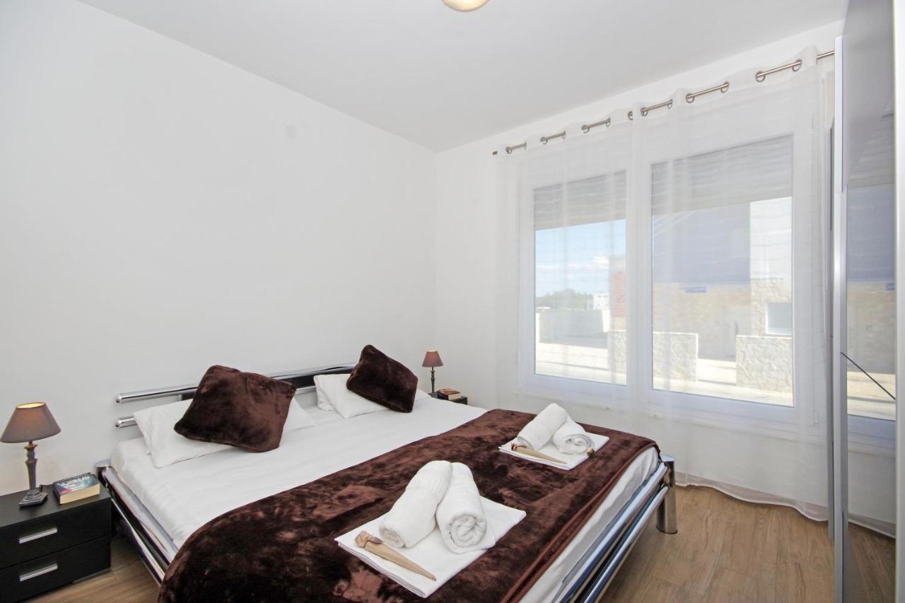 Apartment Laura ปริฟลากา ภายนอก รูปภาพ