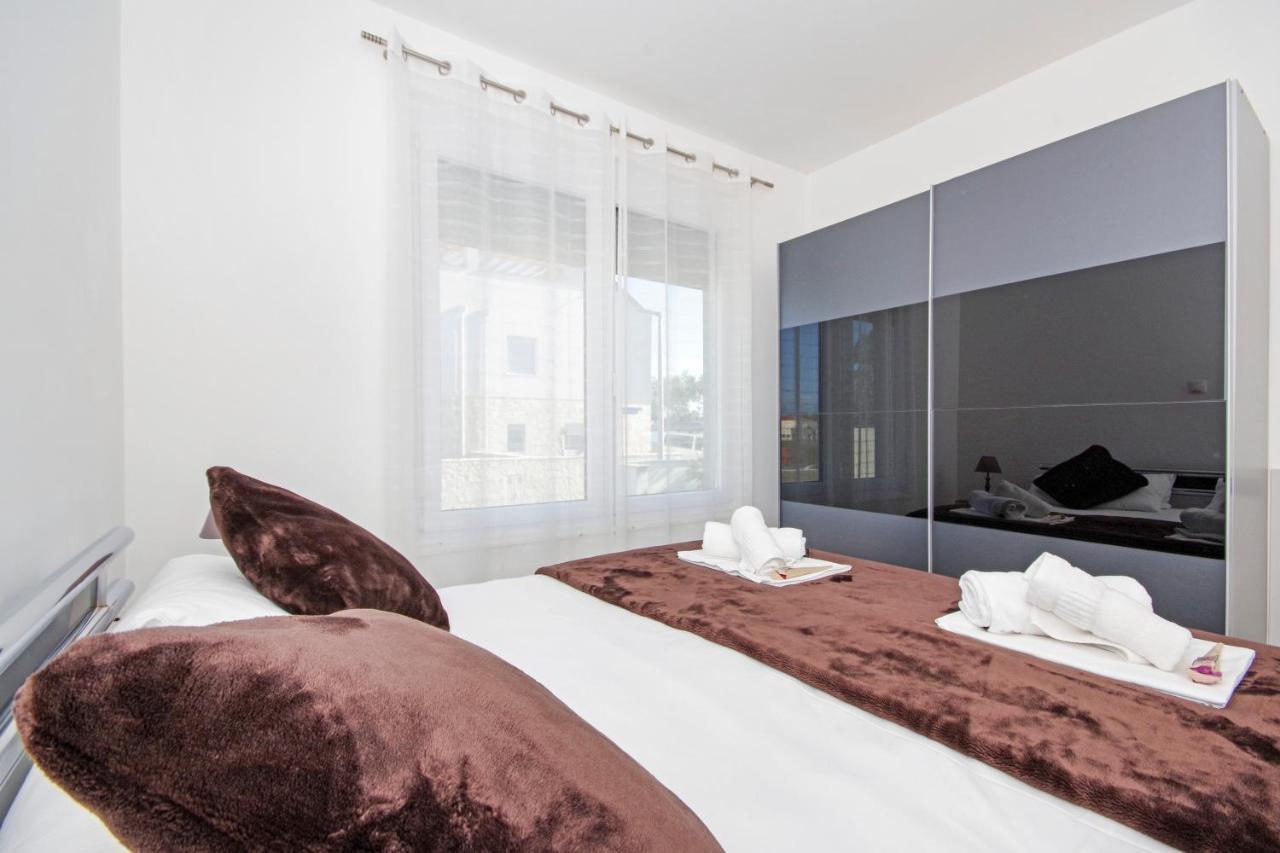 Apartment Laura ปริฟลากา ภายนอก รูปภาพ