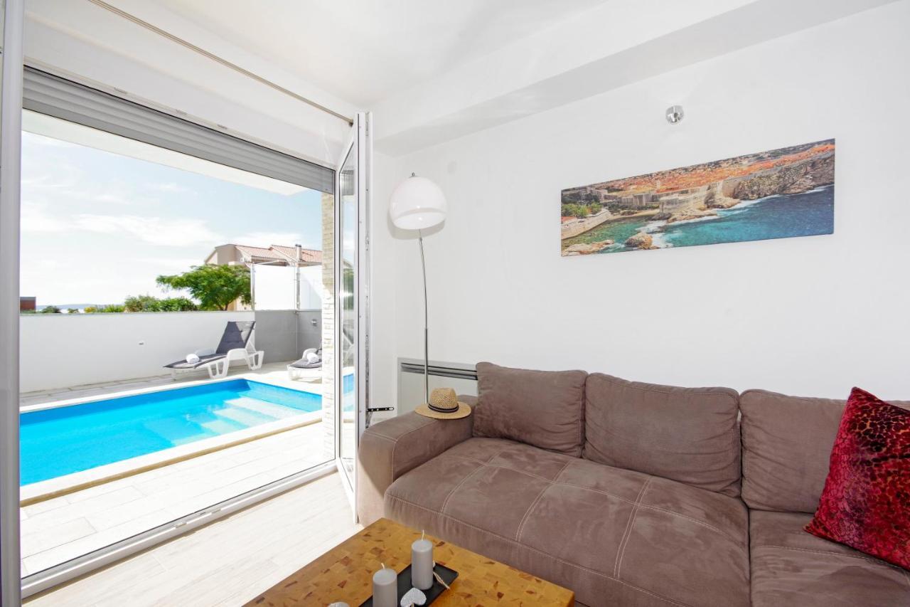 Apartment Laura ปริฟลากา ภายนอก รูปภาพ
