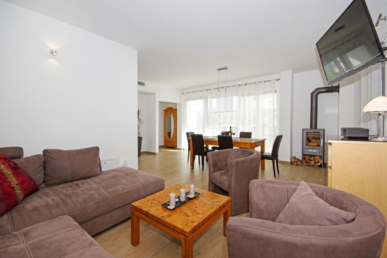 Apartment Laura ปริฟลากา ภายนอก รูปภาพ