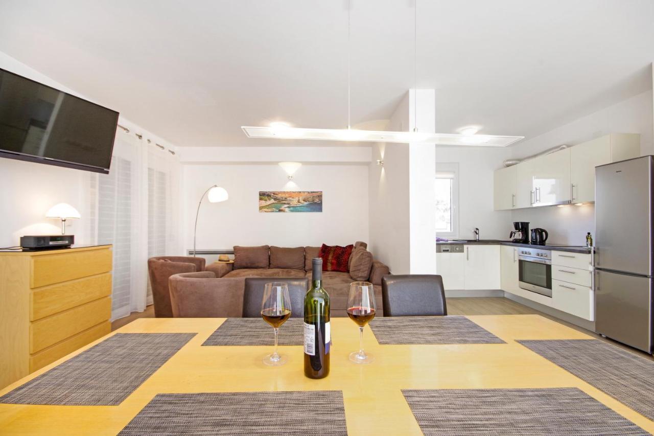 Apartment Laura ปริฟลากา ภายนอก รูปภาพ