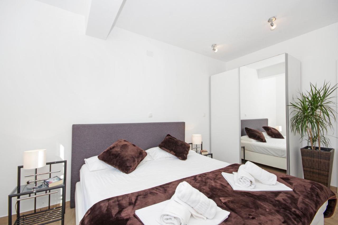 Apartment Laura ปริฟลากา ภายนอก รูปภาพ