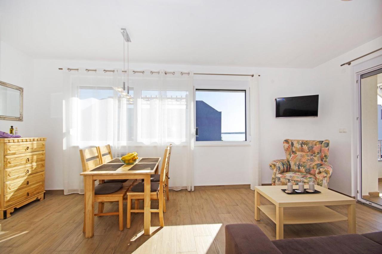 Apartment Laura ปริฟลากา ภายนอก รูปภาพ