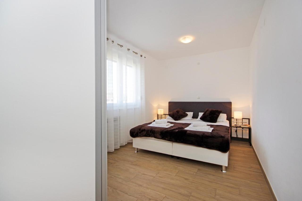 Apartment Laura ปริฟลากา ภายนอก รูปภาพ