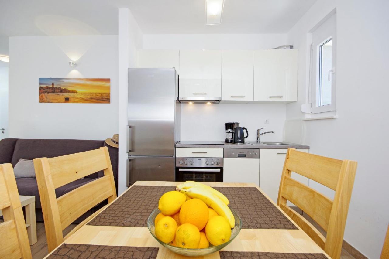 Apartment Laura ปริฟลากา ภายนอก รูปภาพ