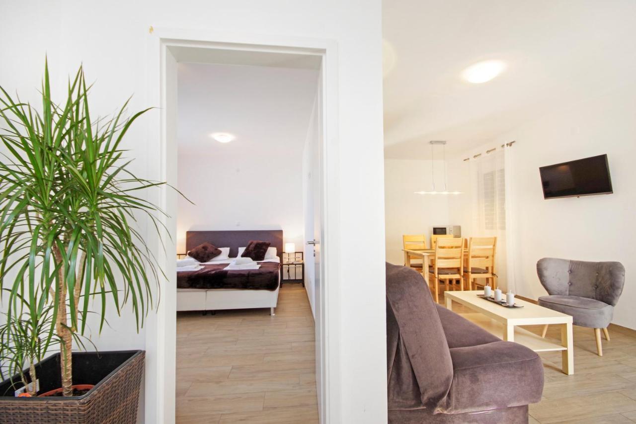 Apartment Laura ปริฟลากา ภายนอก รูปภาพ