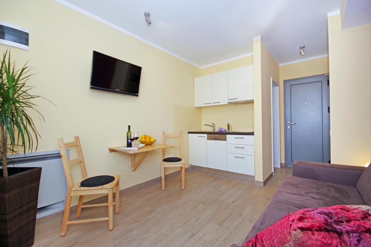 Apartment Laura ปริฟลากา ภายนอก รูปภาพ