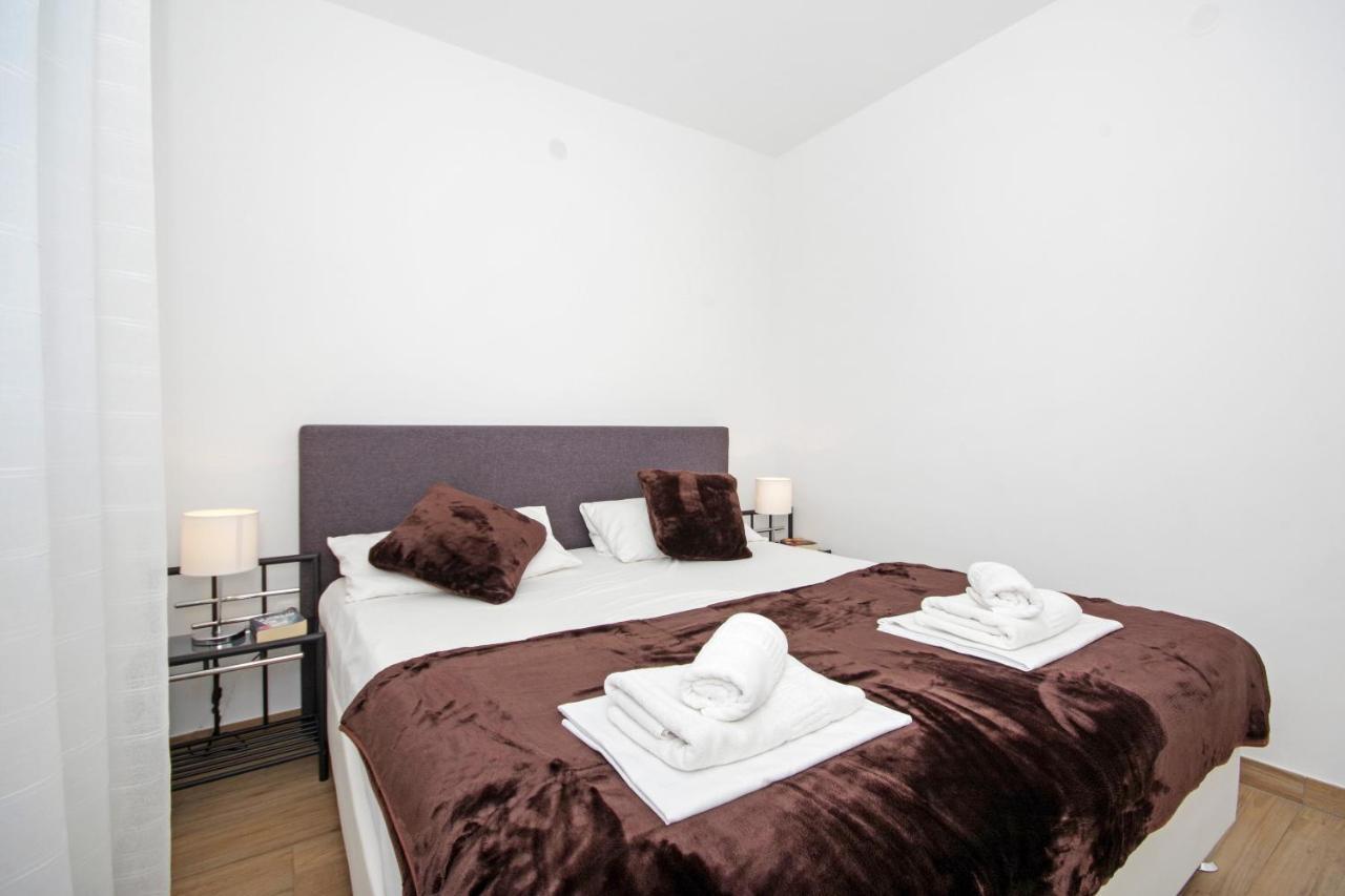 Apartment Laura ปริฟลากา ภายนอก รูปภาพ