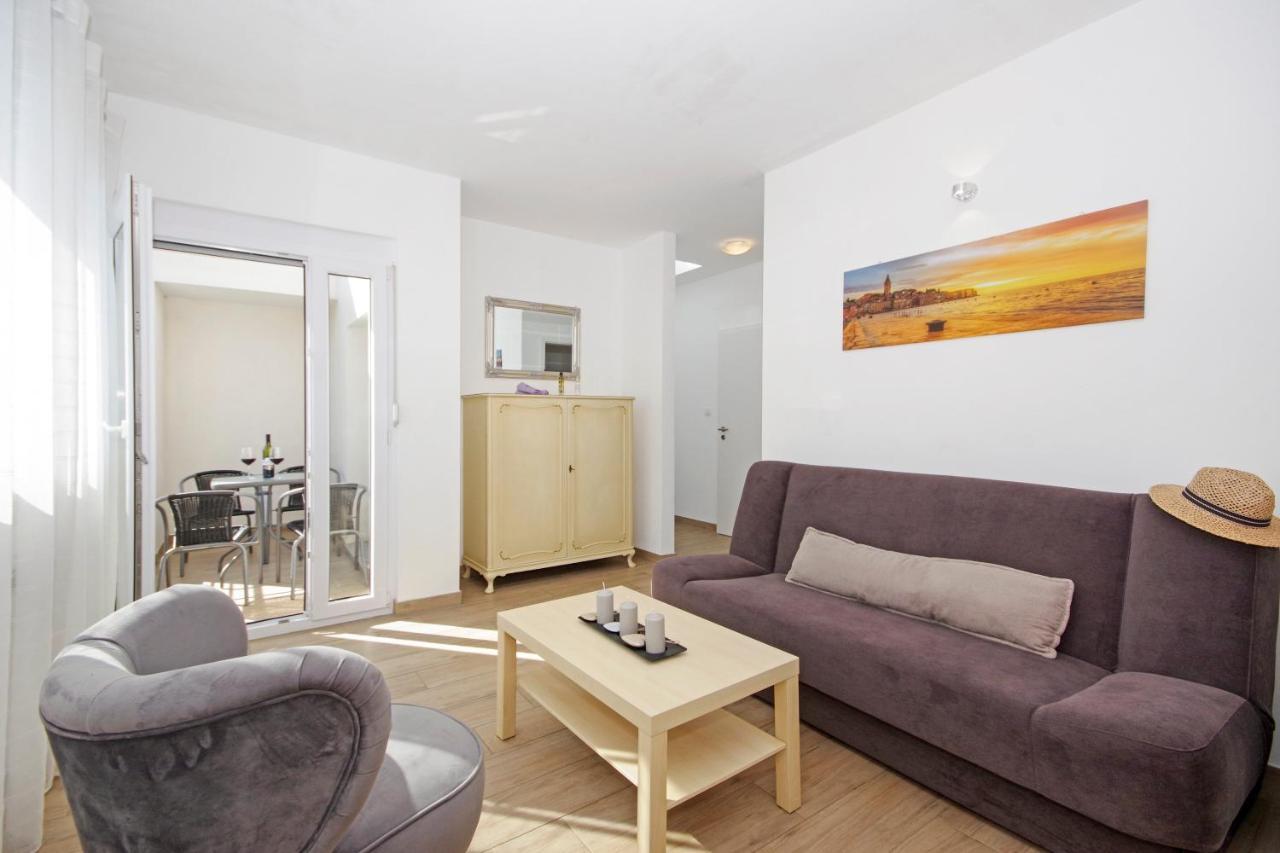 Apartment Laura ปริฟลากา ภายนอก รูปภาพ