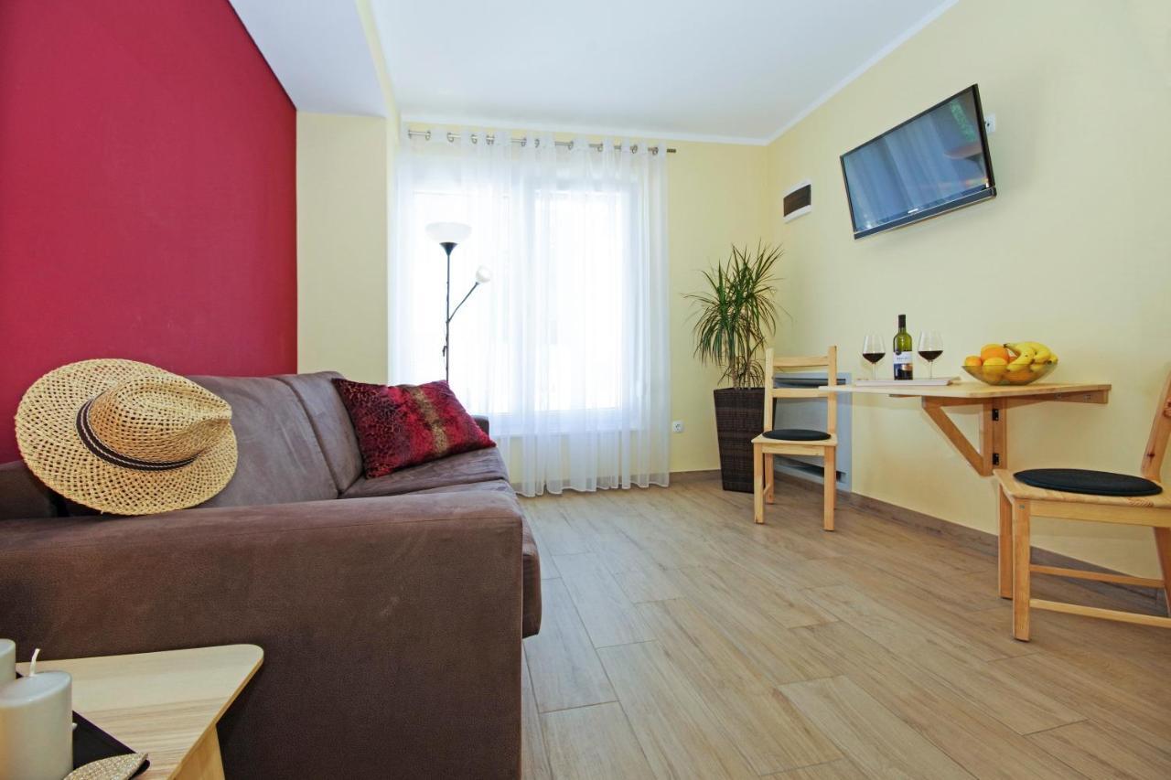 Apartment Laura ปริฟลากา ภายนอก รูปภาพ