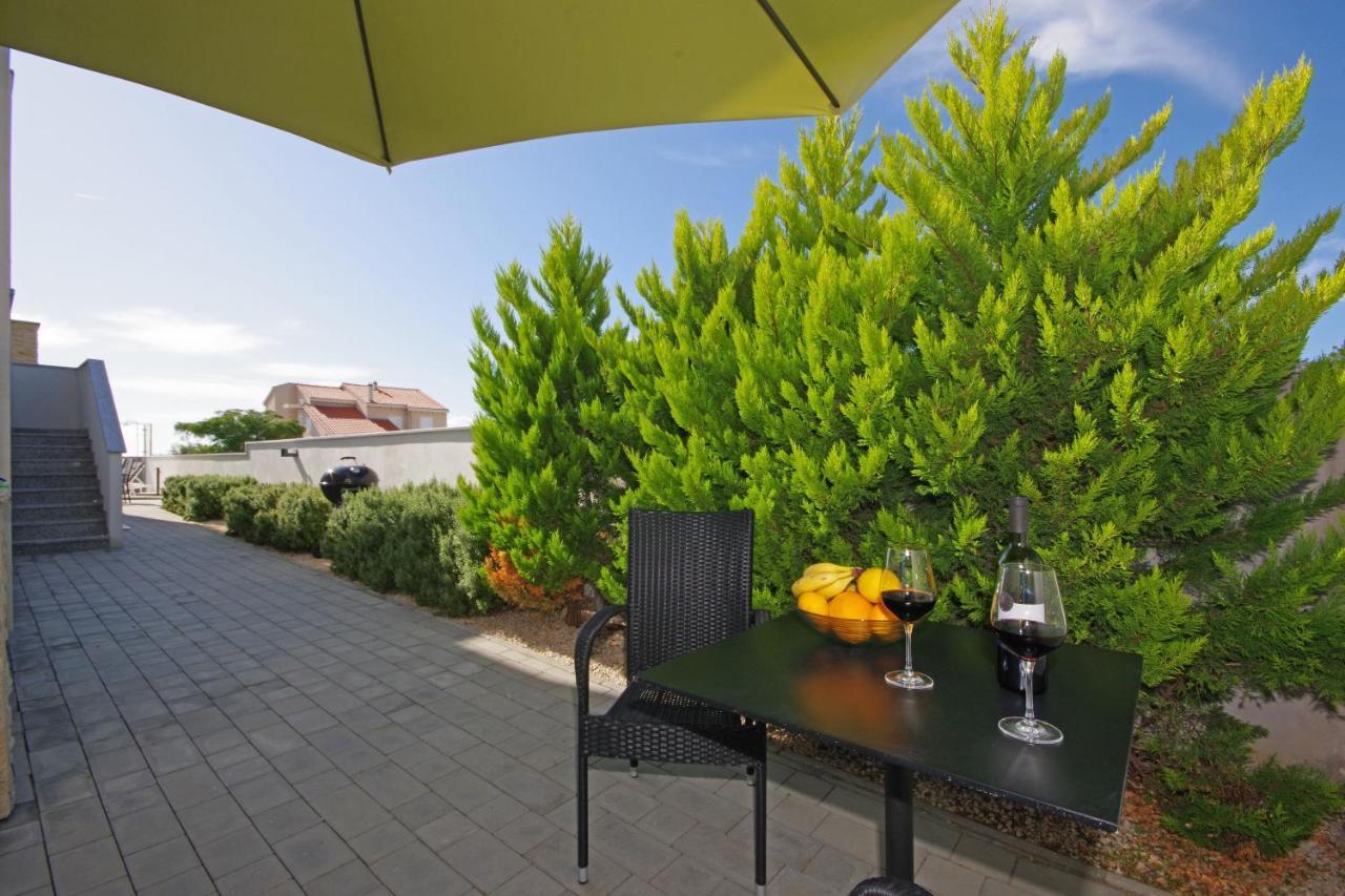 Apartment Laura ปริฟลากา ภายนอก รูปภาพ