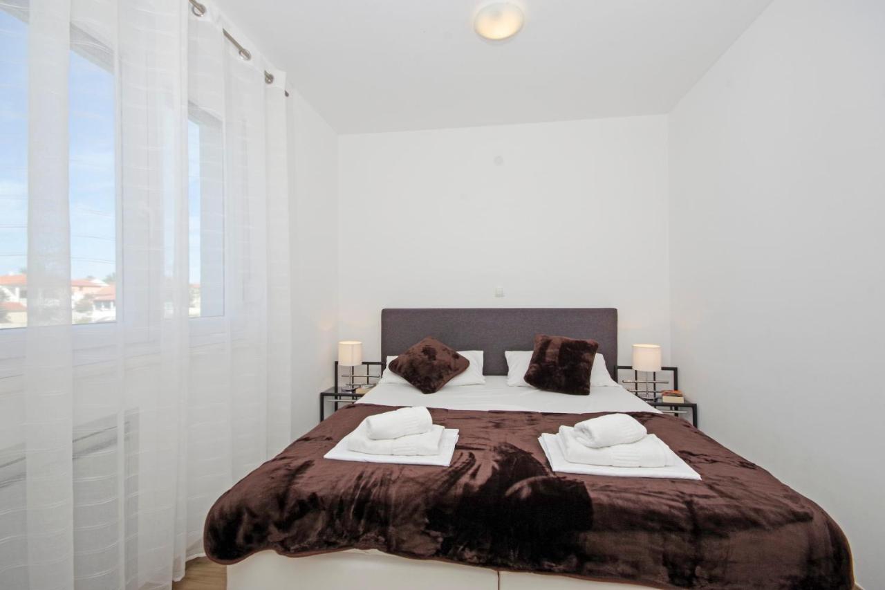 Apartment Laura ปริฟลากา ภายนอก รูปภาพ