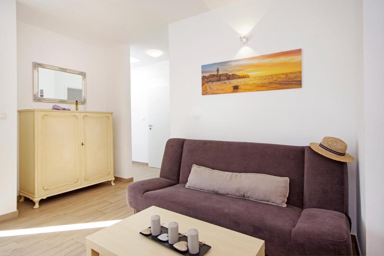 Apartment Laura ปริฟลากา ภายนอก รูปภาพ